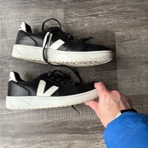 Vejas Black/ White sneakers size 8 womens